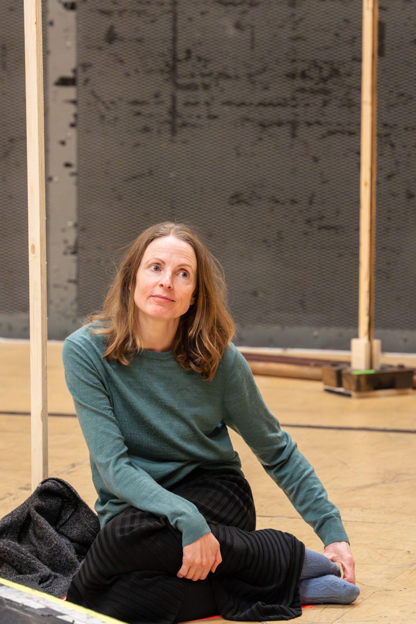 Photos: SUMMERFOLK in Rehearsal at the National Theatre  Image