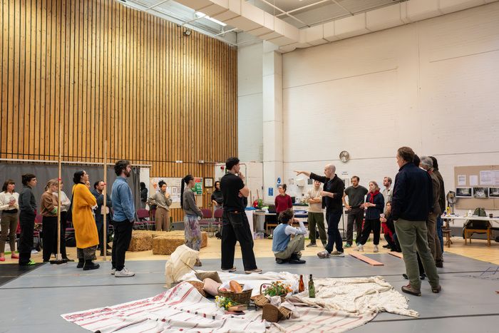 Photos: SUMMERFOLK in Rehearsal at the National Theatre — photo 24 of 26