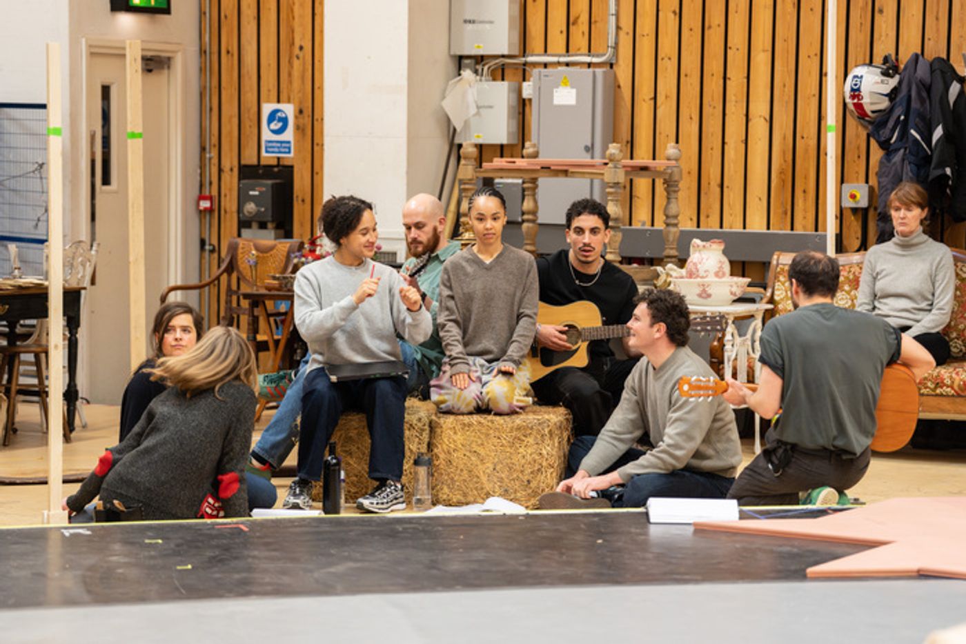 Photos: SUMMERFOLK in Rehearsal at the National Theatre  Image