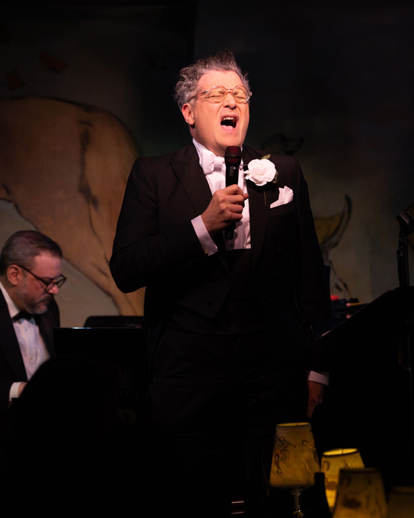 Photos: Isaac Mizrahi Kicks Off Cafe Carlyle Residency  Image