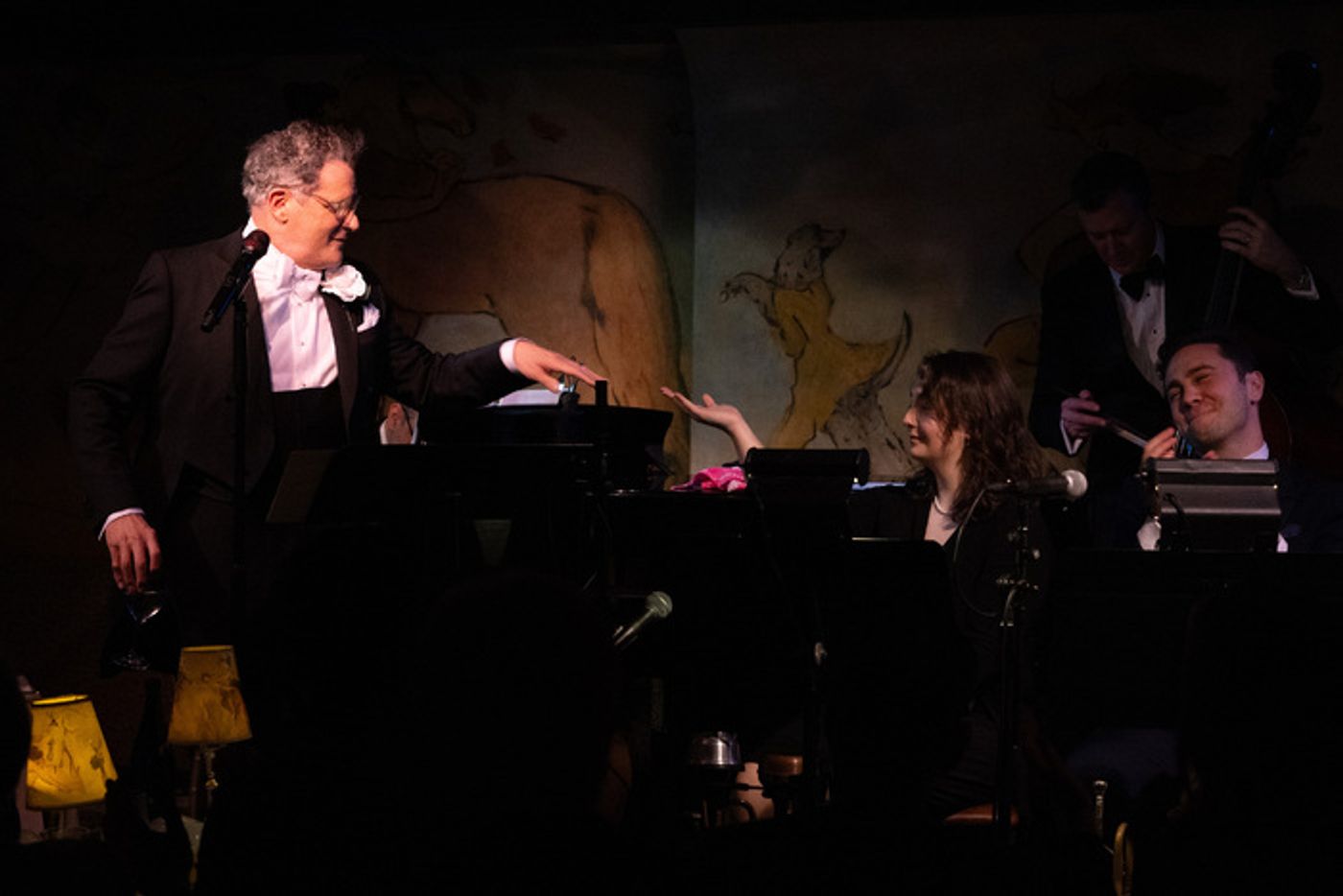 Photos: Isaac Mizrahi Kicks Off Cafe Carlyle Residency  Image