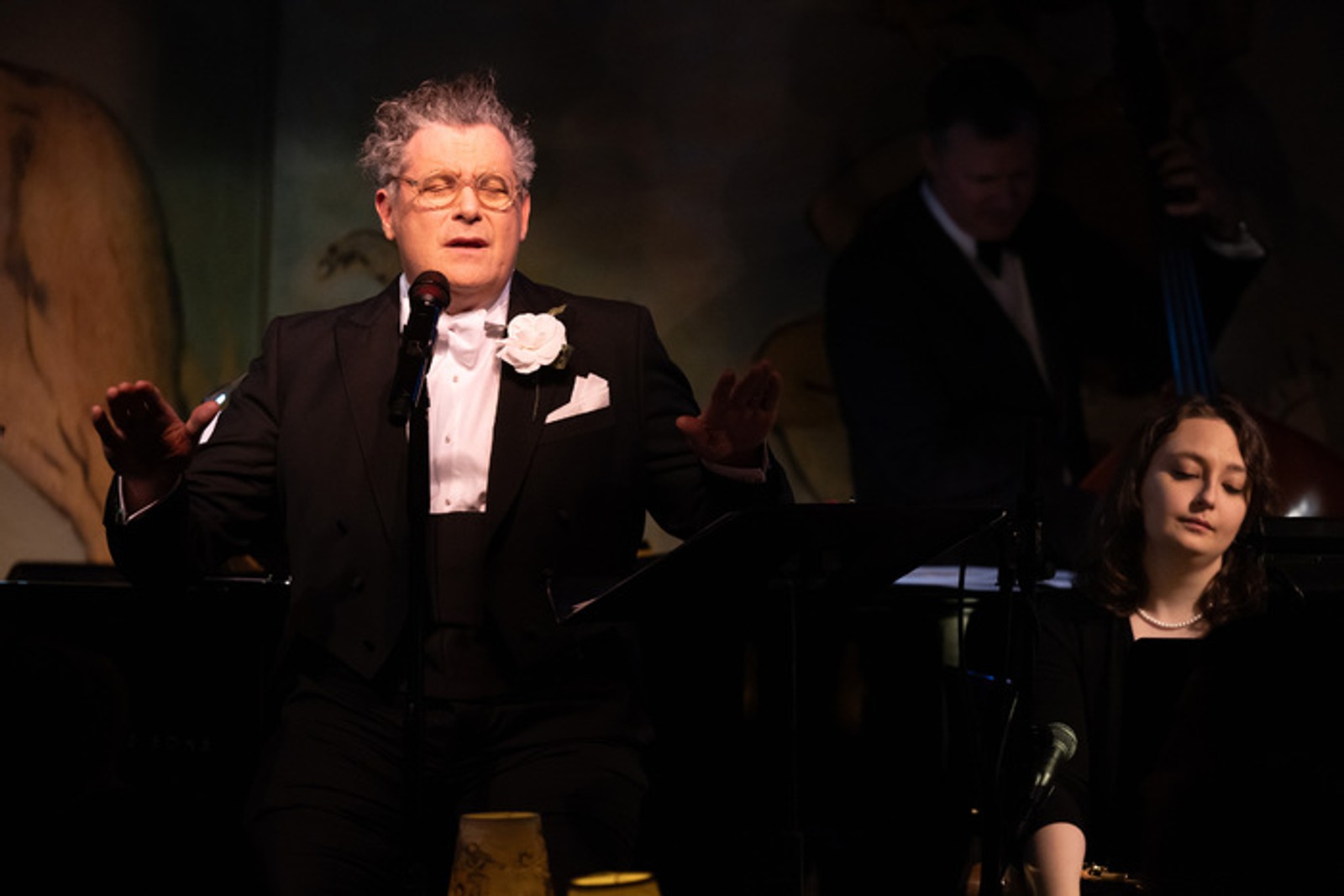 Photos: Isaac Mizrahi Kicks Off Cafe Carlyle Residency — photo 1 of 15