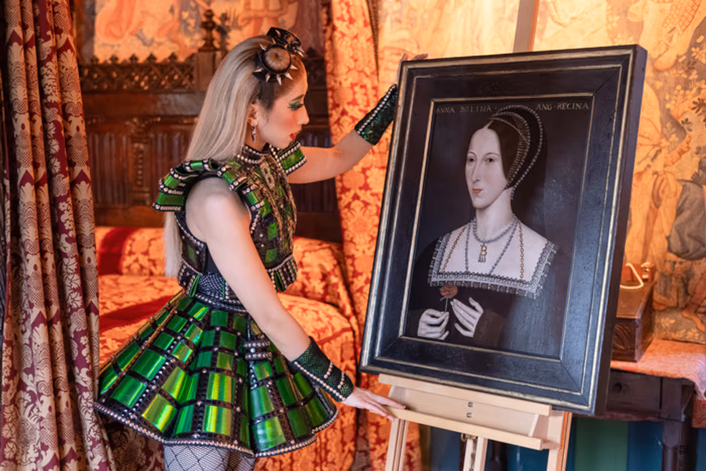 Photos: SIX Star Thảo Therese Nguyễn Visits Hever Castle Anne Boleyn Exhibition Photos: SIX Star Thảo Therese Nguyễn Visits Hever Castle Anne Boleyn Exhibition Image