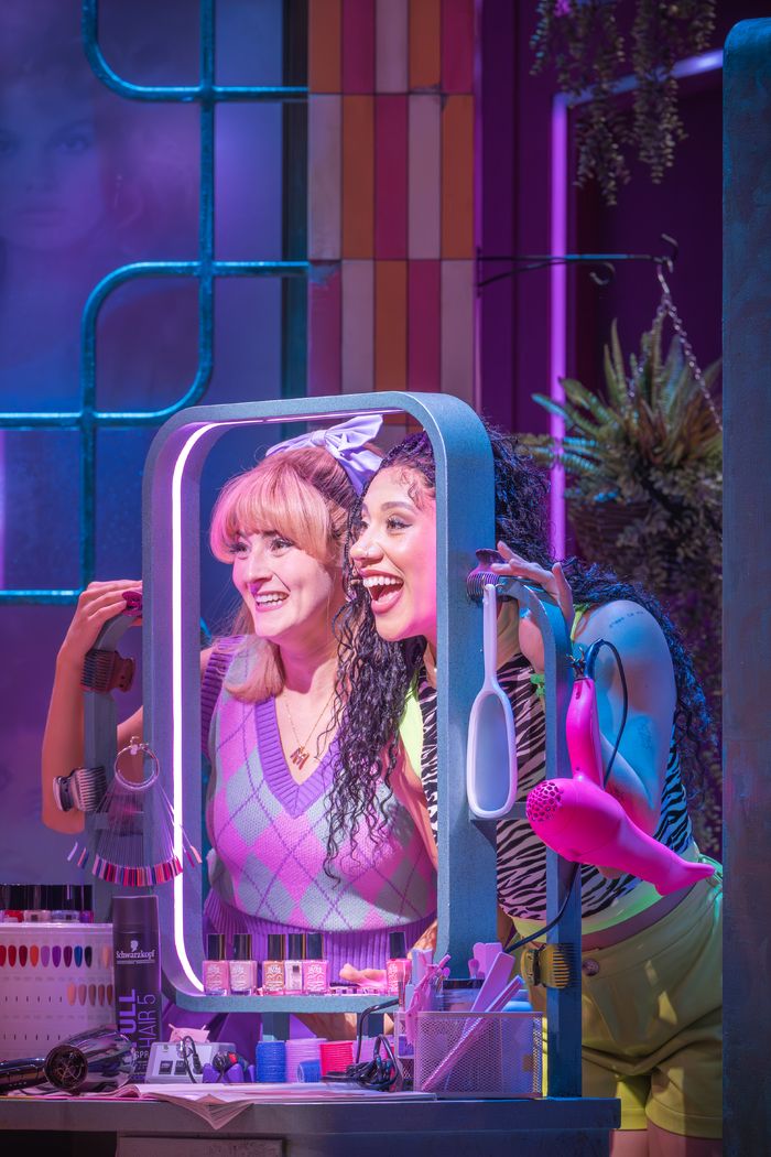 Photos: LEGALLY BLONDE THE MUSICAL Now on UK and Ireland Tour — photo 8 of 8