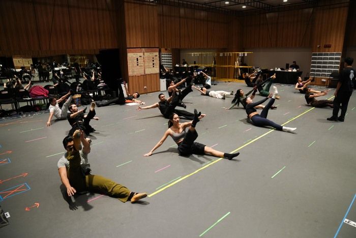 Photos/Video: A CHORUS LINE in Rehearsal in the Philippines — photo 35 of 45