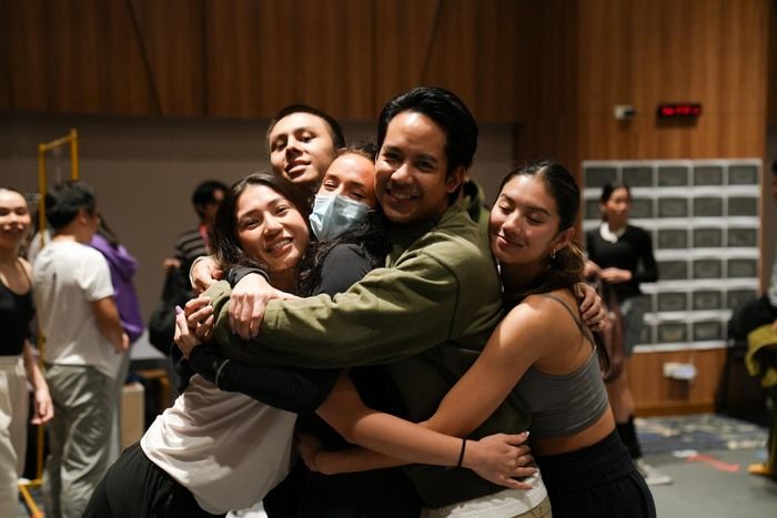 Photos/Video: A CHORUS LINE in Rehearsal in the Philippines — photo 33 of 45