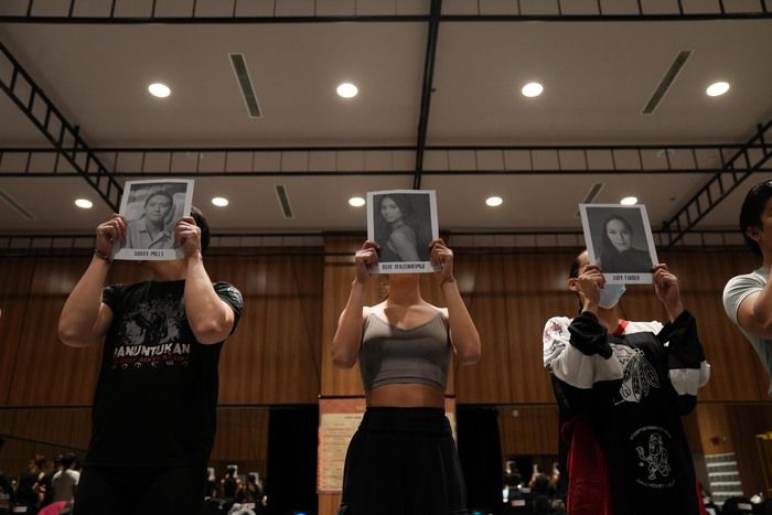 Photos/Video: A CHORUS LINE in Rehearsal in the Philippines — photo 25 of 45