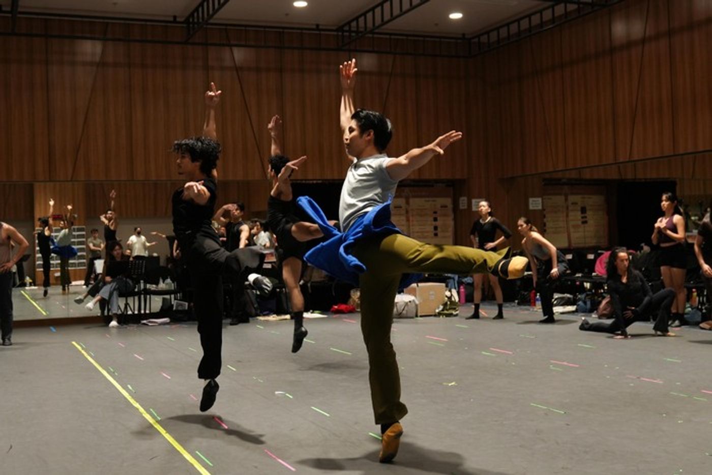 Photos/Video: A CHORUS LINE in Rehearsal in the Philippines  Image