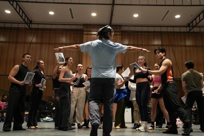 Photos/Video: A CHORUS LINE in Rehearsal in the Philippines — photo 1 of 45