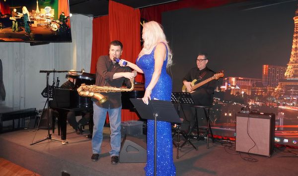 Photos: Katy Monroe Brings GLAMOUR, REIMAGINED to Maxan Jazz — photo 8 of 13