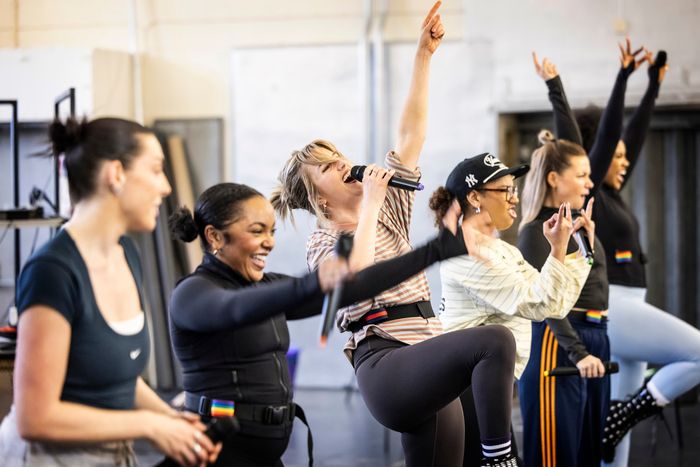 Photos: SIX New West End Queens in Rehearsal — photo 6 of 13