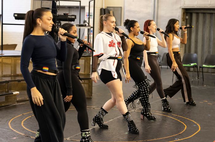 Photos: SIX New West End Queens in Rehearsal — photo 11 of 13