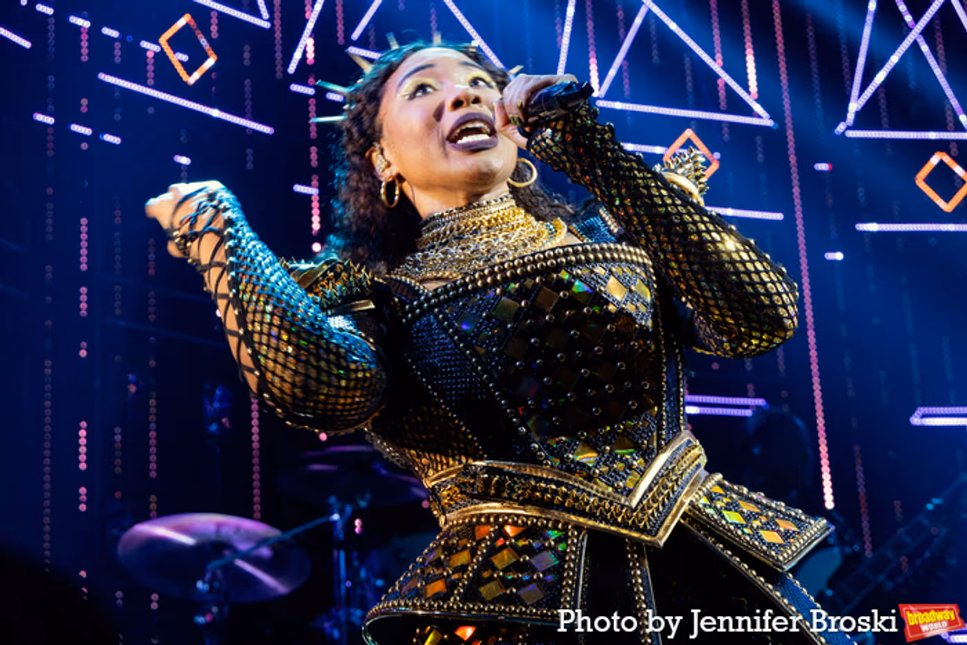 Photos: Dylan Mulvaney, Abigail Barlow, and the New Cast of SIX Take First Bows  Image