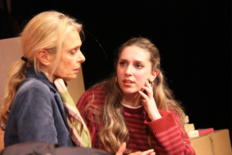 Review: SPANISH ORANGES starring Maryam d'Abo, Playground Theatre Image