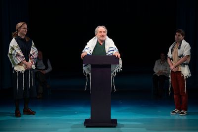 Heidi Armbruster, Peter Maloney, Chip Zien, Caroline Aaron, and Noah Galvin Photo