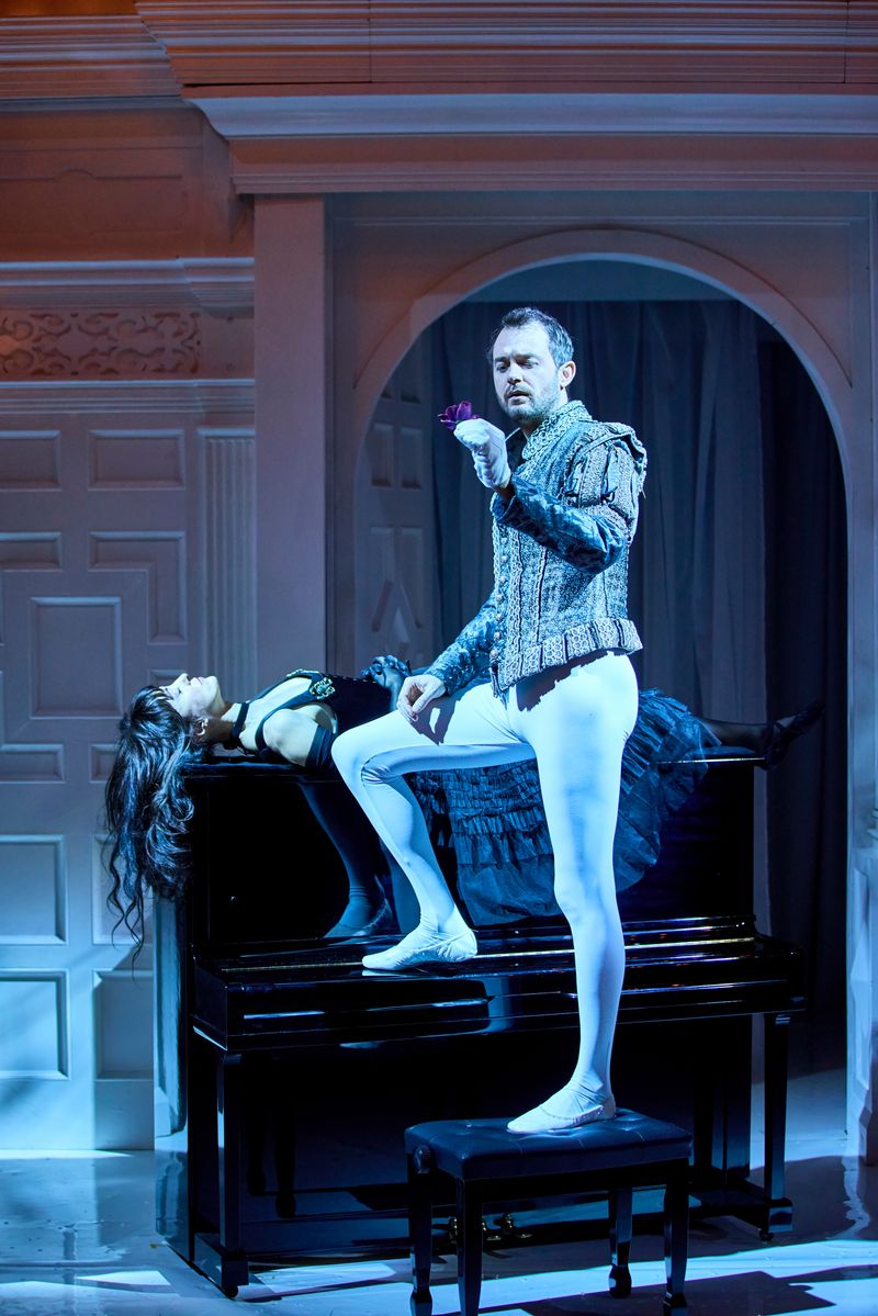Photos: Headlong's A MIDSUMMER NIGHT'S DREAM at Leeds Playhouse — photo 18 of 22