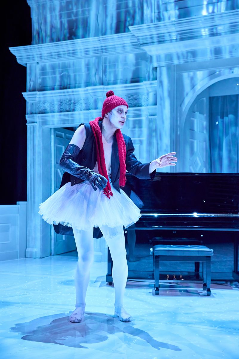 Photos: Headlong's A MIDSUMMER NIGHT'S DREAM at Leeds Playhouse — photo 11 of 22