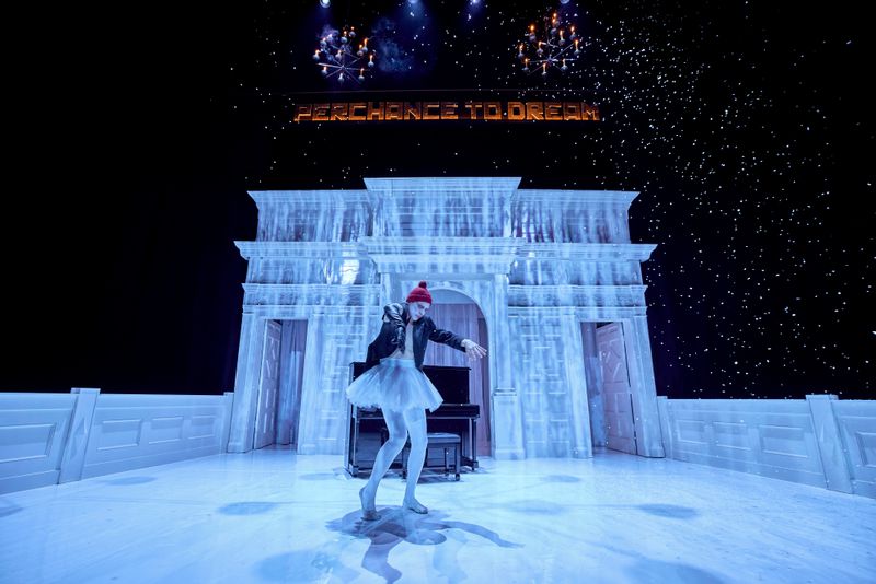 Photos: Headlong's A MIDSUMMER NIGHT'S DREAM at Leeds Playhouse — photo 8 of 22