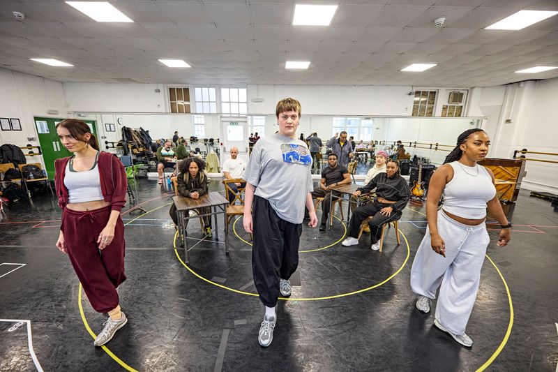 Photos: HADESTOWN New West End Cast in Rehearsal — photo 5 of 16