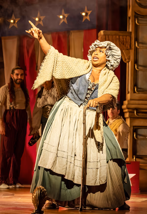 Dominique Planter Photo