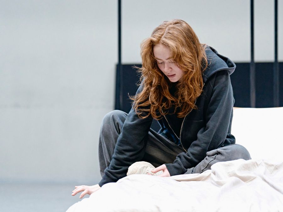 Photos: Sadie Sink, Noah Jupe, and More in Rehearsal For ROMEO & JULIET at the Harold Pinter Theatre  Image