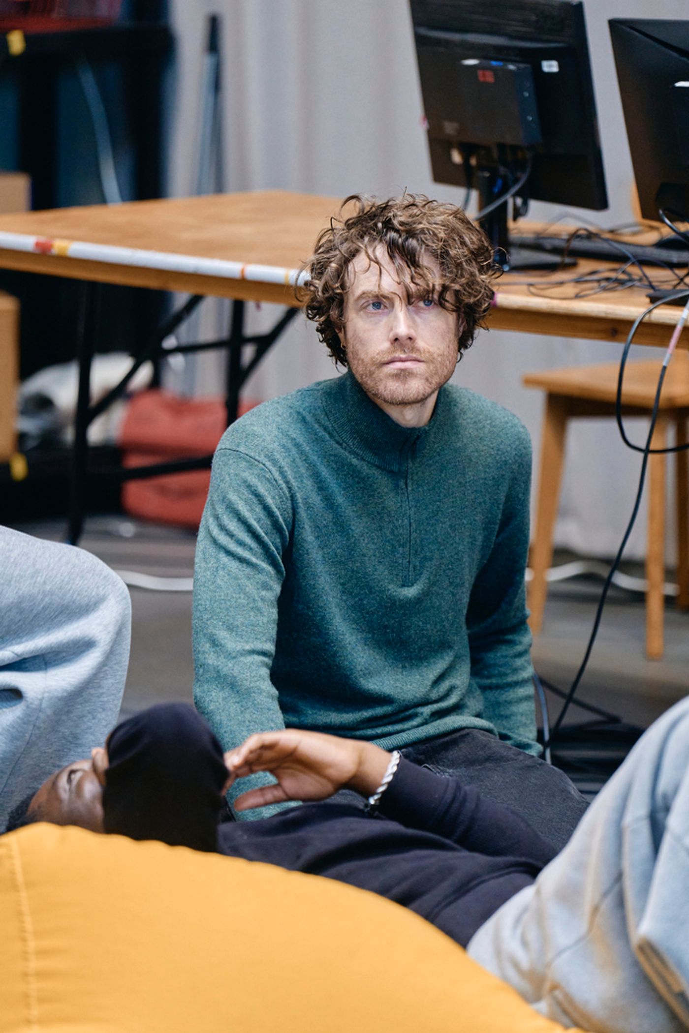 Photos: Sadie Sink, Noah Jupe, and More in Rehearsal For ROMEO & JULIET at the Harold Pinter Theatre  Image