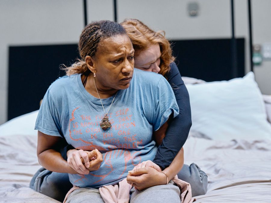 Photos: Sadie Sink, Noah Jupe, and More in Rehearsal For ROMEO & JULIET at the Harold Pinter Theatre  Image