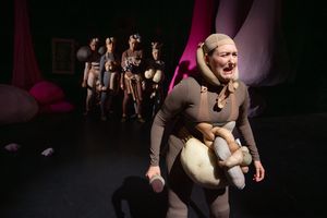 Liz Wisan and the cast of MEAT SUIT @ BroadwayWorld Liz Wisan and the cast of MEAT SUIT Photo