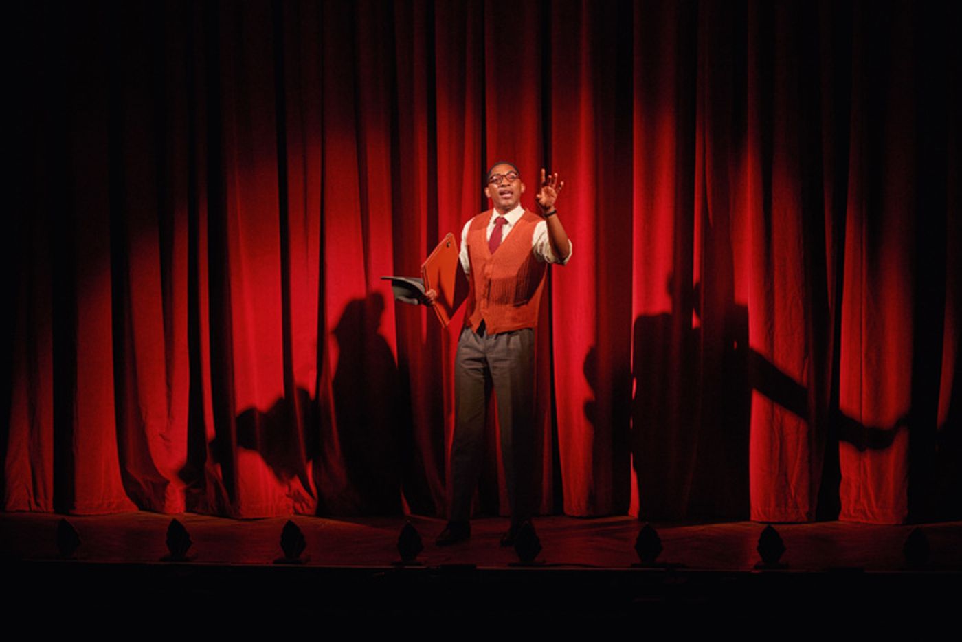 Photos: Wendi Peters and More in GLORIOUS! on UK Tour  Image