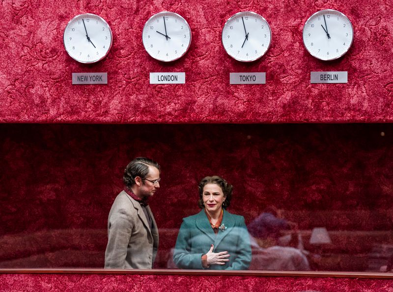 Photos: Arthur Miller's BROKEN GLASS at the Young Vic — photo 3 of 11
