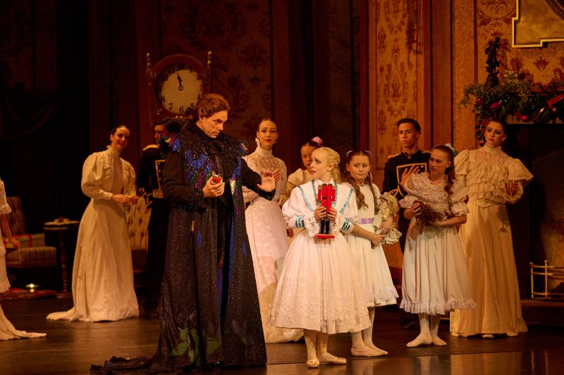 Review: THE NUTCRACKER at Artscape Image