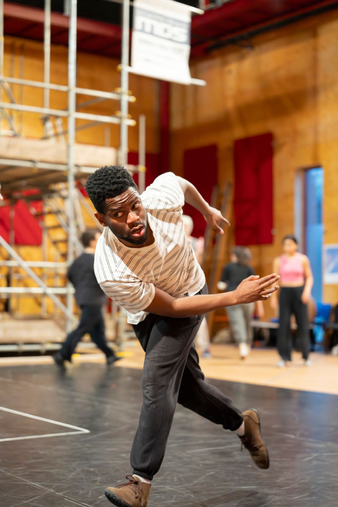 Photos: In Rehearsal with HENRY V at Royal Shakespeare Company Photos: In Rehearsal with HENRY V at Royal Shakespeare Company Image