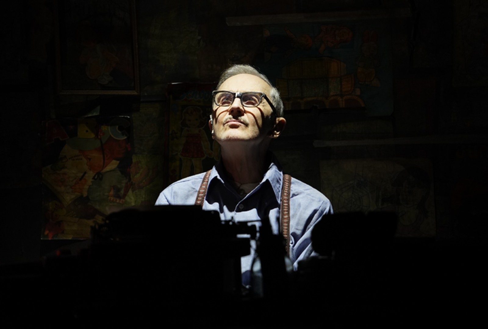 Photos: Get a First Look at John Kelly in BUGHOUSE at Vineyard Theatre — photo 2 of 3