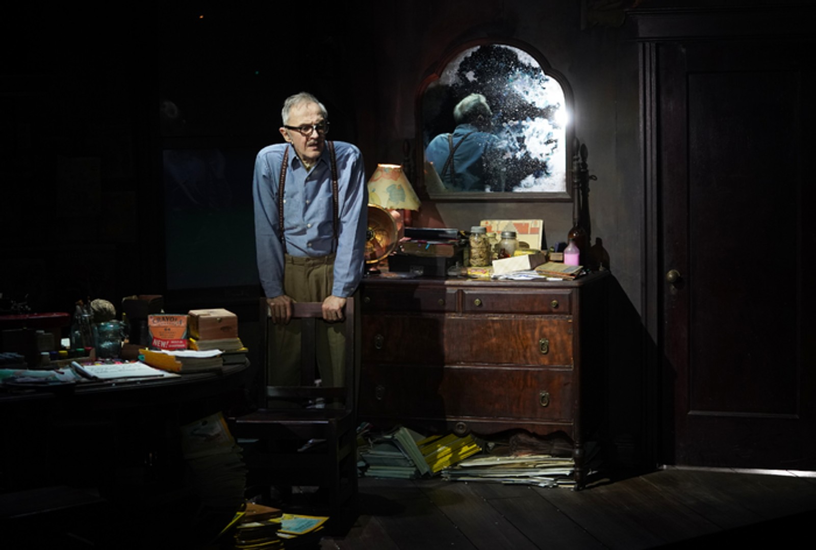 Photos: Get a First Look at John Kelly in BUGHOUSE at Vineyard Theatre — photo 3 of 3