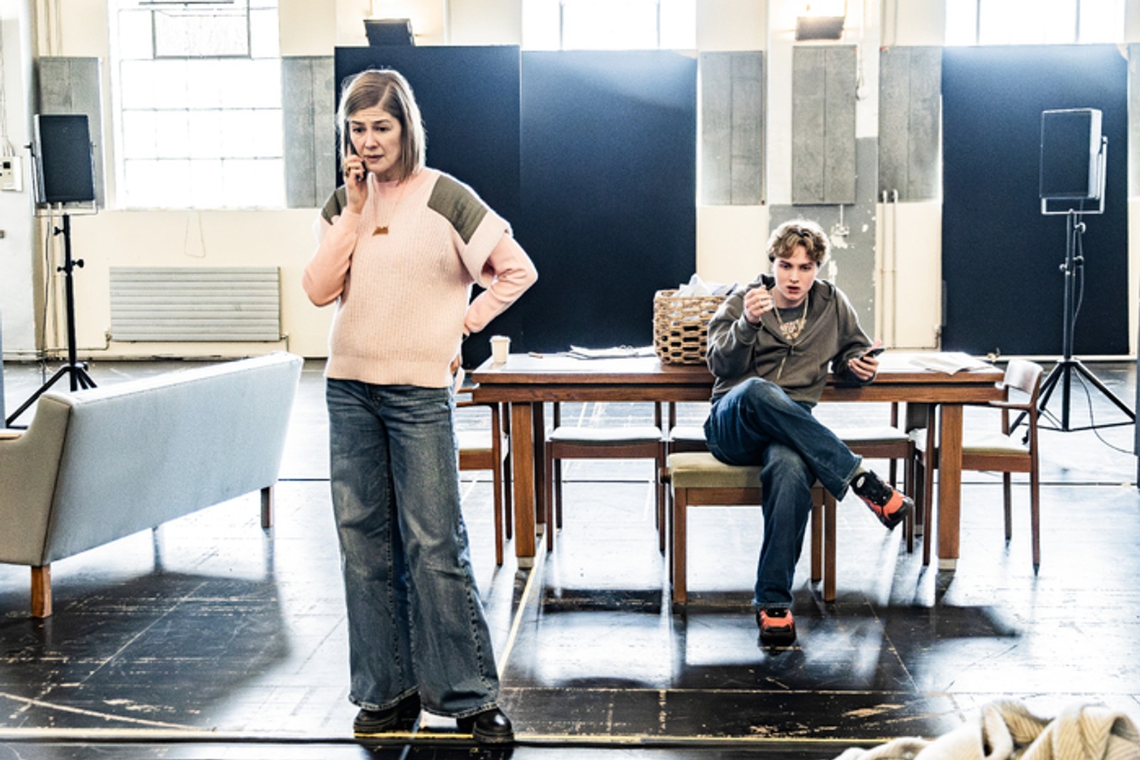 Photos: Rosamund Pike and More in Rehearsal For INTER ALIA — photo 9 of 24
