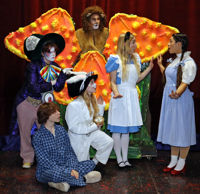 Photos: Sutter Street Theatre's DOROTHY MEETS ALICE OR THE WIZARD OF WONDERLAND — photo 1 of 3