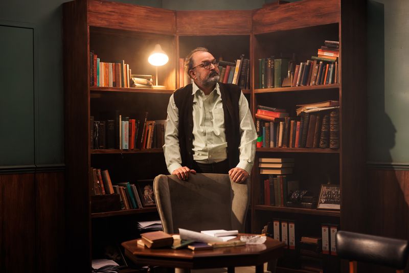 Photos: Madelyn Smedley And Julius D’Silva Star In EDUCATING RITA At Reading Rep Theatre — photo 5 of 15