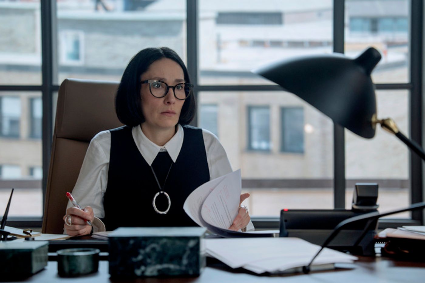 Video/Photos: Elizabeth Banks Shrinks Down in First Look at THE MINIATURE WIFE Video/Photos: Elizabeth Banks Shrinks Down in First Look at THE MINIATURE WIFE Image