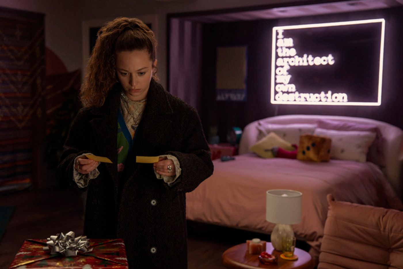 Video/Photos: Elizabeth Banks Shrinks Down in First Look at THE MINIATURE WIFE Video/Photos: Elizabeth Banks Shrinks Down in First Look at THE MINIATURE WIFE Image