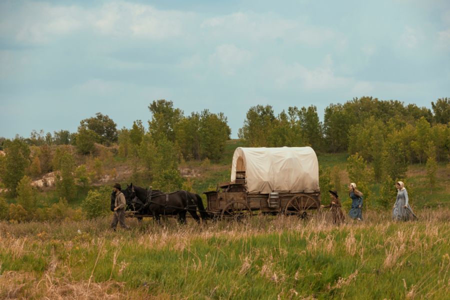 Photo: First Look at Netflix's LITTLE HOUSE ON THE PRAIRIE Series Image