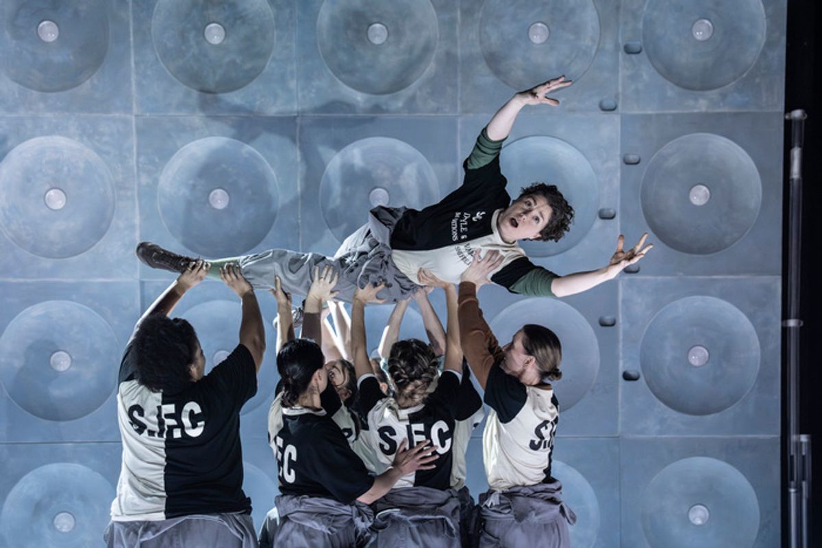 Jessica Baglow and cast at 