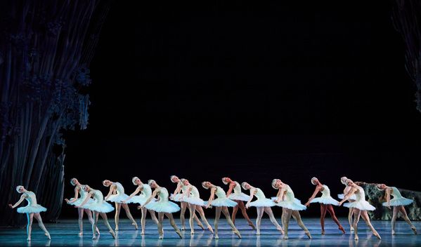 Photos: Nashville Ballet's SWAN LAKE Enthralls at Tennessee Performing Arts Center — photo 1 of 14
