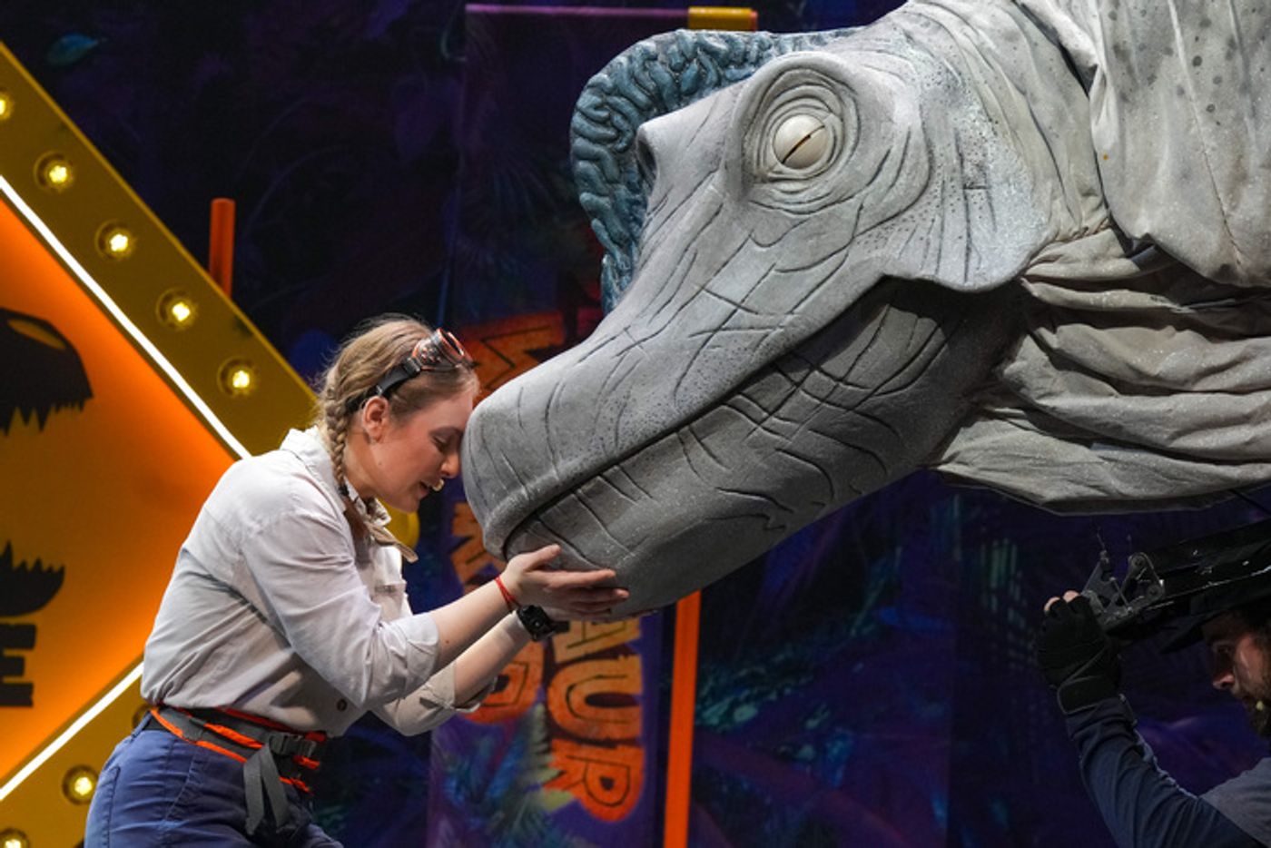 Photos: DINOSAUR WORLD LIVE! Opens at Children's Theatre Company  Image