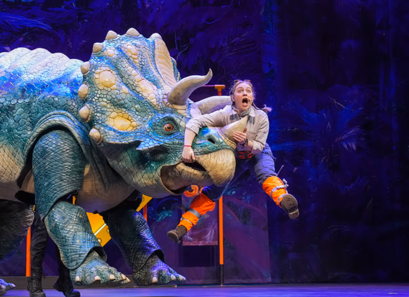 Photos: DINOSAUR WORLD LIVE! Opens at Children's Theatre Company  Image