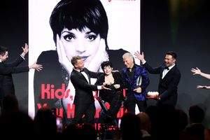 Liza Minnelli, Michael Feinstein, and host Jonathan Bennet Photo
