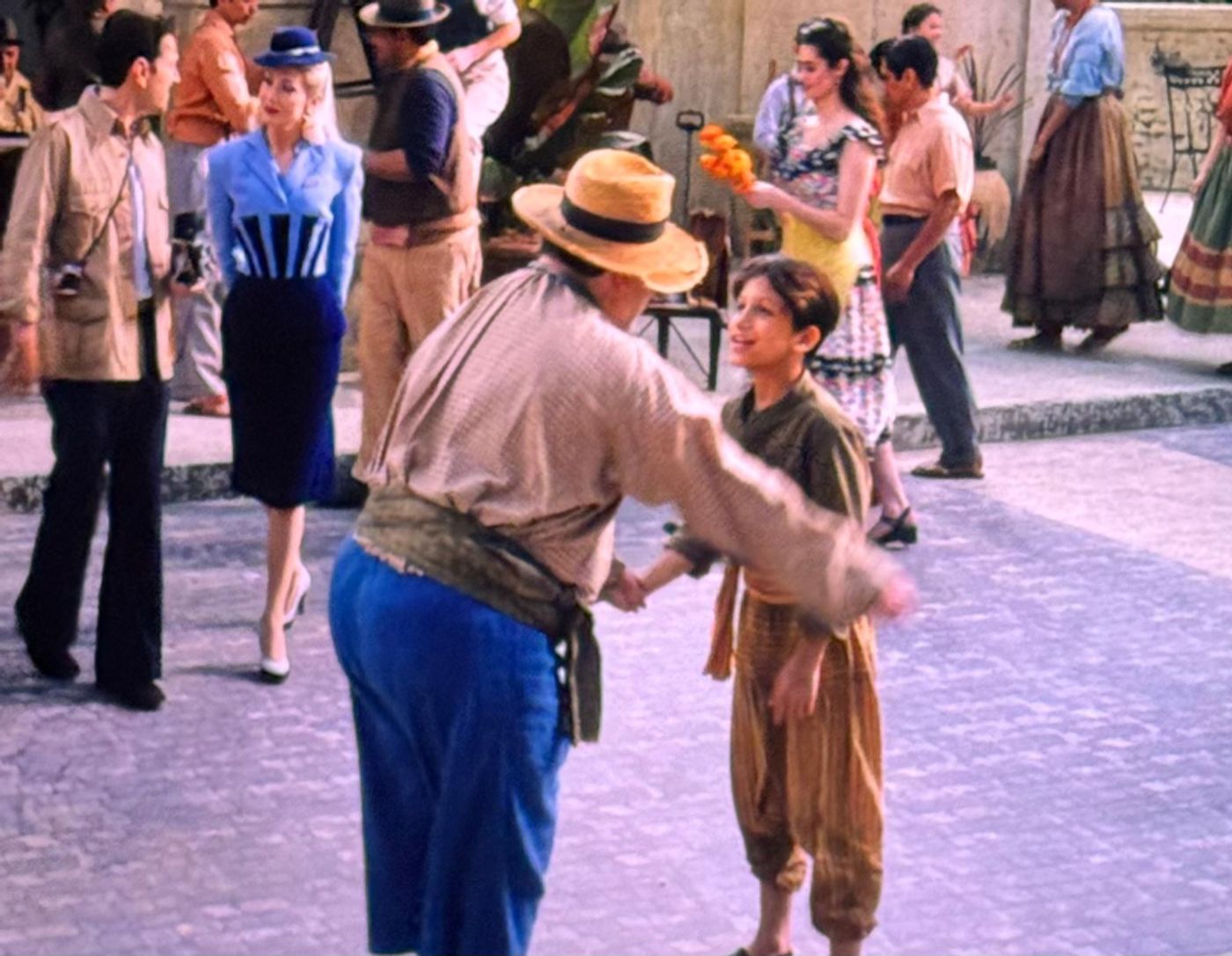 Ángel Hikari Salgado: un joven artista que ya pisa fuerte en teatro, cine y música  Image