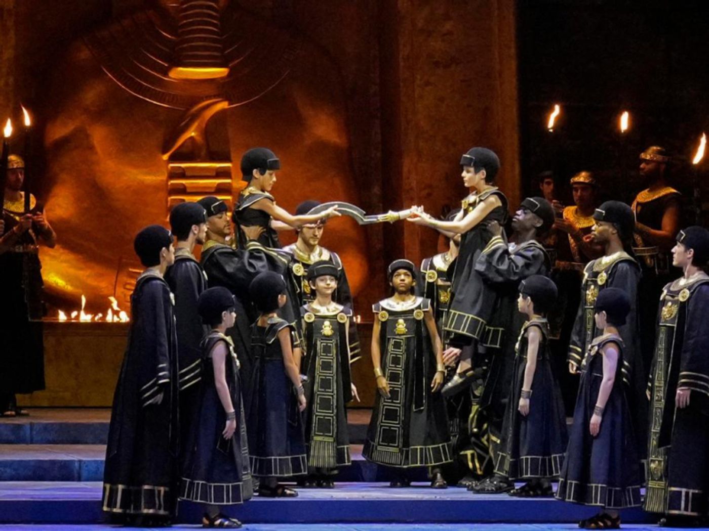 Ángel Hikari Salgado: un joven artista que ya pisa fuerte en teatro, cine y música  Image