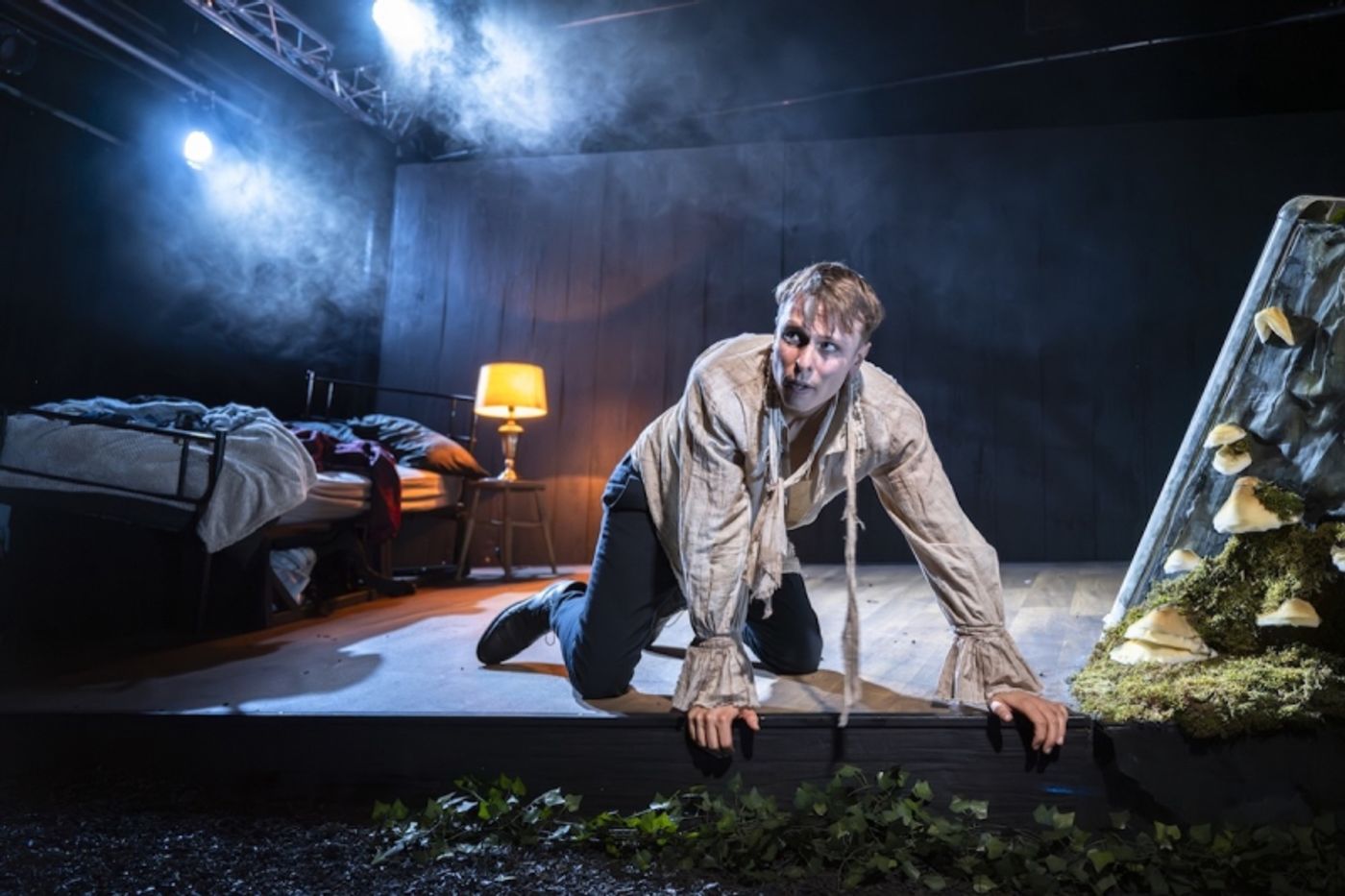 Review: IT WALKS AROUND THE HOUSE AT NIGHT, Southwark Playhouse  Image