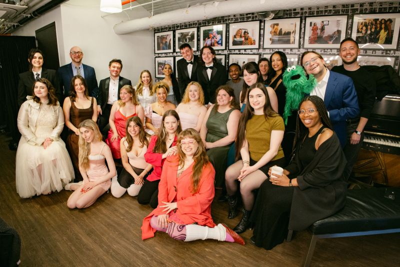 Review: COMEDIANS EARNESTLY SINGING MUSICAL THEATRE Is Still Going Strong Image