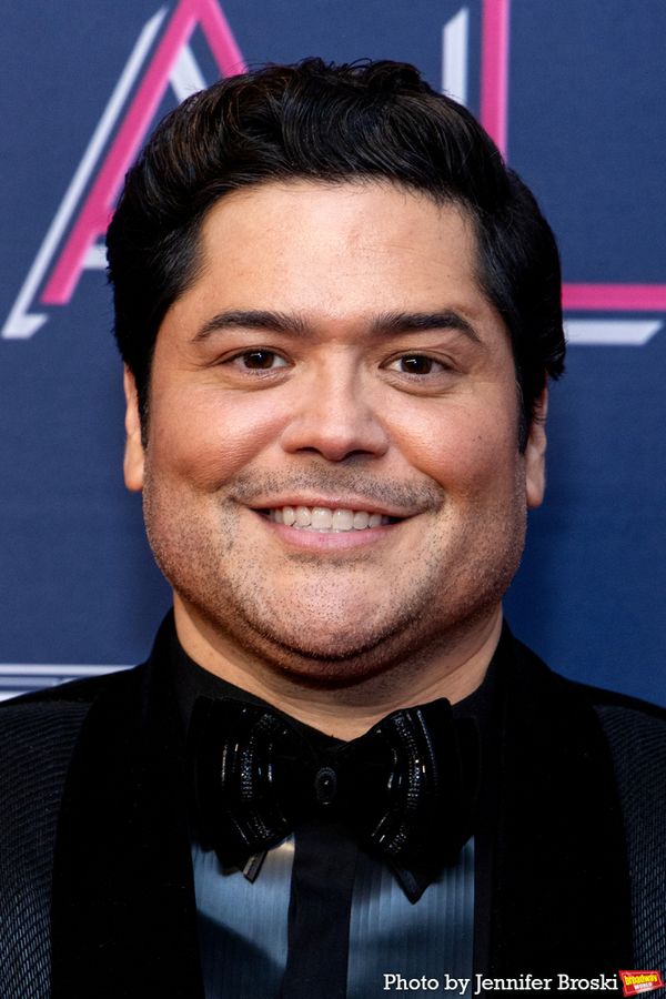 Harvey Guillén Photo